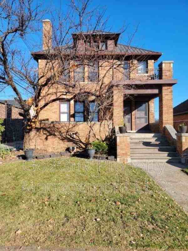 1027 Washington St - Photo 2 of 34