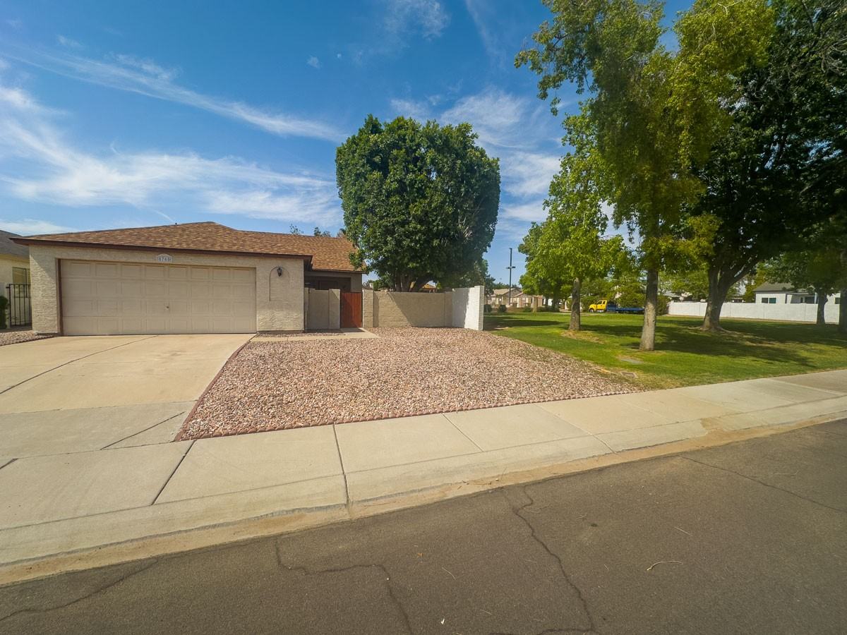 8760 W Greenbrian Dr - Photo 2 of 20