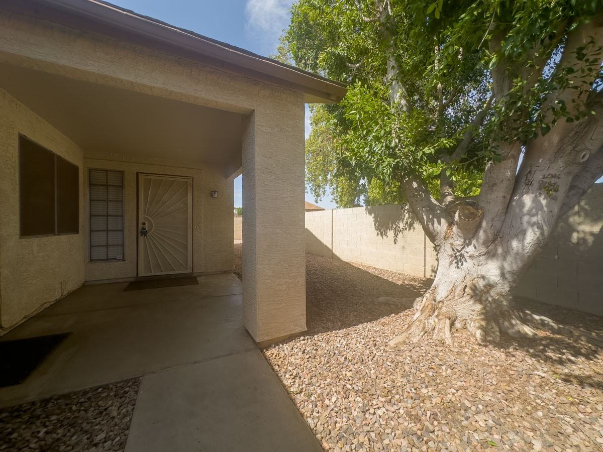 8760 W Greenbrian Dr - Photo 3 of 20