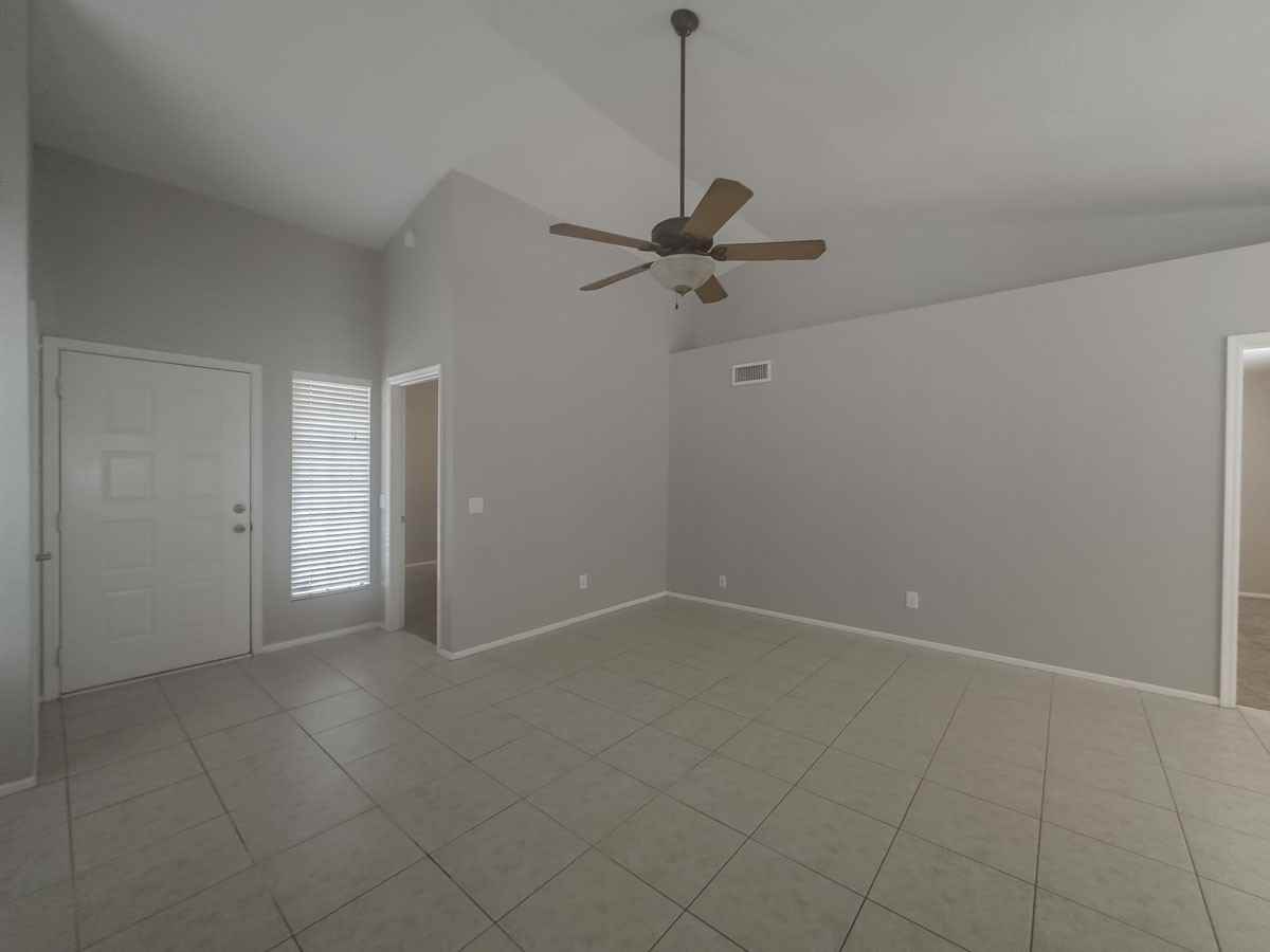8760 W Greenbrian Dr - Photo 4 of 20