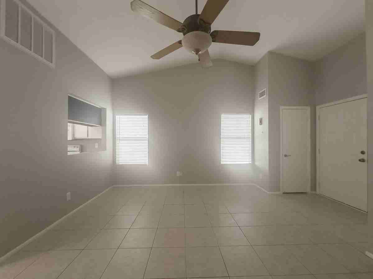 8760 W Greenbrian Dr - Photo 5 of 20