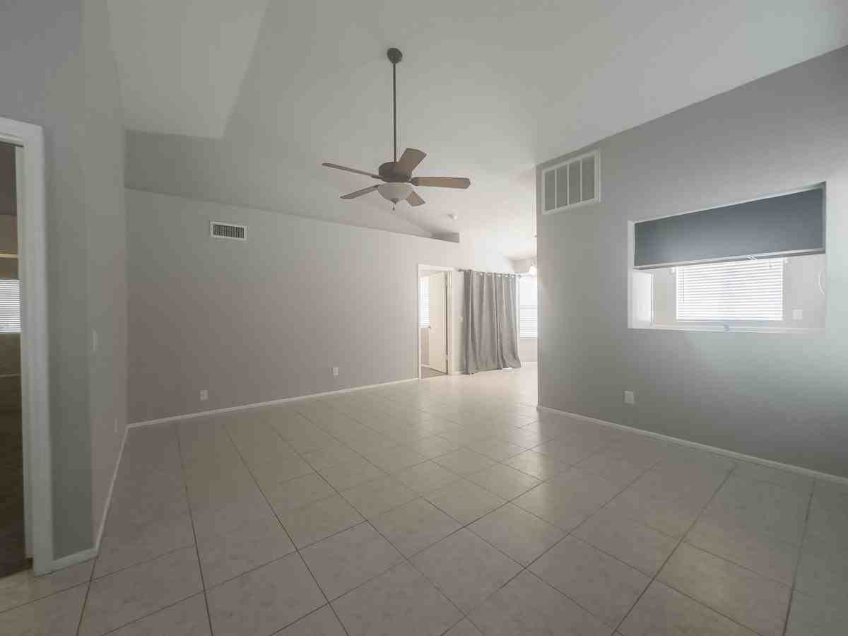 8760 W Greenbrian Dr - Photo 6 of 20