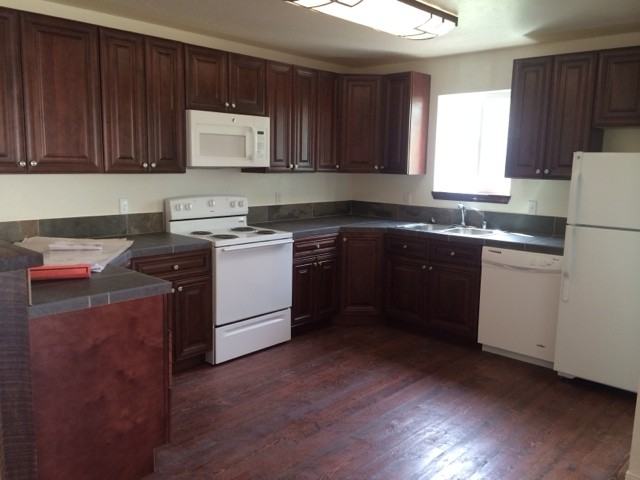 1922 Burlington Ave - Photo 2 of 3