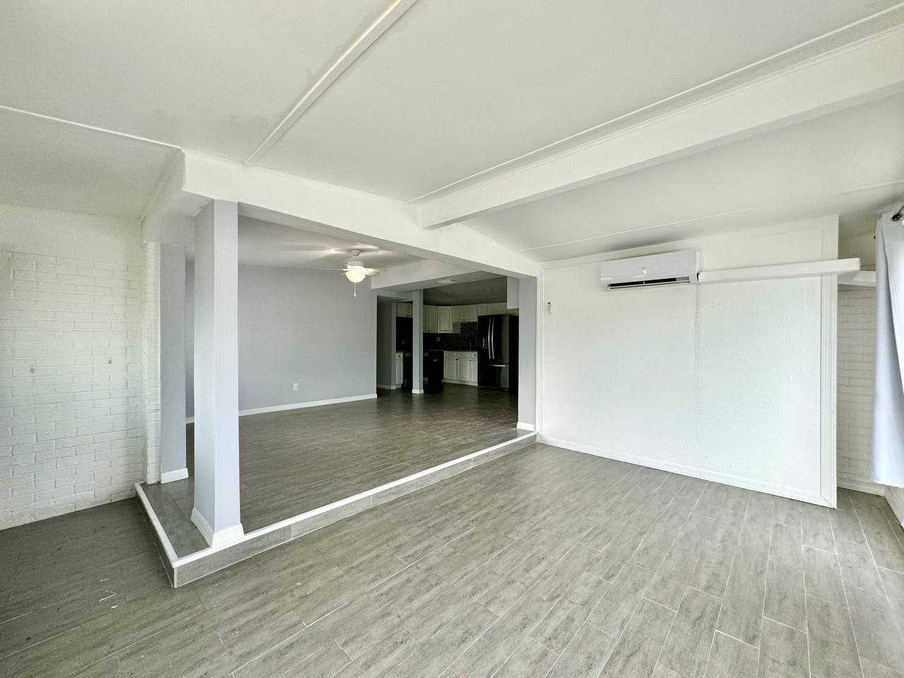 6816 W Burke St - Photo 6 of 37