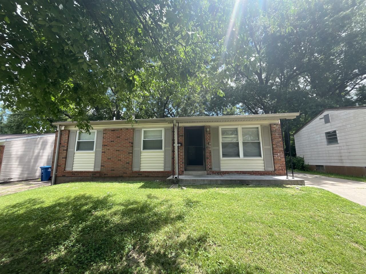 10216 Royal Dr - Photo 3 of 16