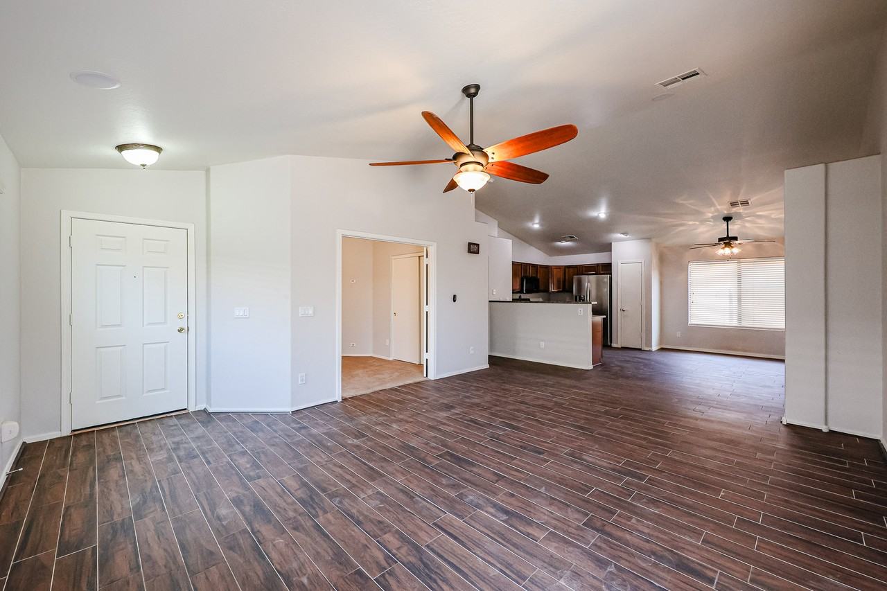 41629 N Ranch Dr - Photo 3 of 27