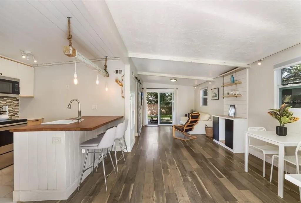 2879 25th Ave N - Photo 3 of 24