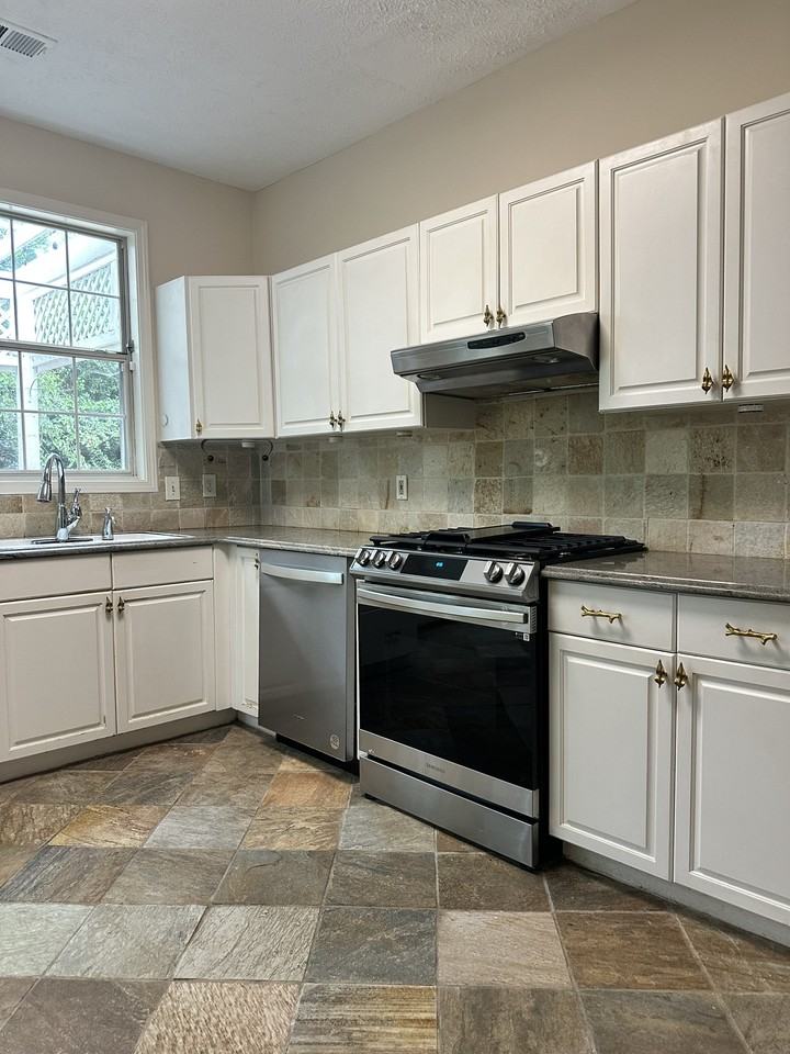 2340 Bretdale Rd - Photo 2 of 18