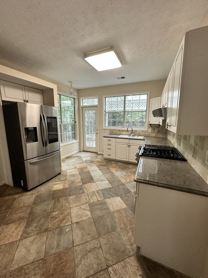 2340 Bretdale Rd - Photo 3 of 18