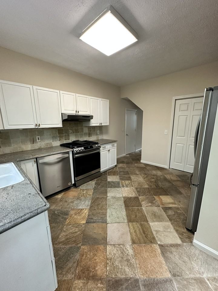 2340 Bretdale Rd - Photo 4 of 18