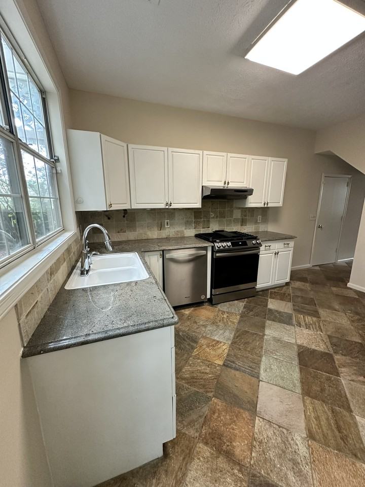 2340 Bretdale Rd - Photo 5 of 18