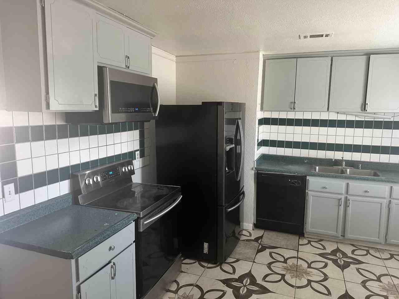 3624 Taylor St - Photo 3 of 7