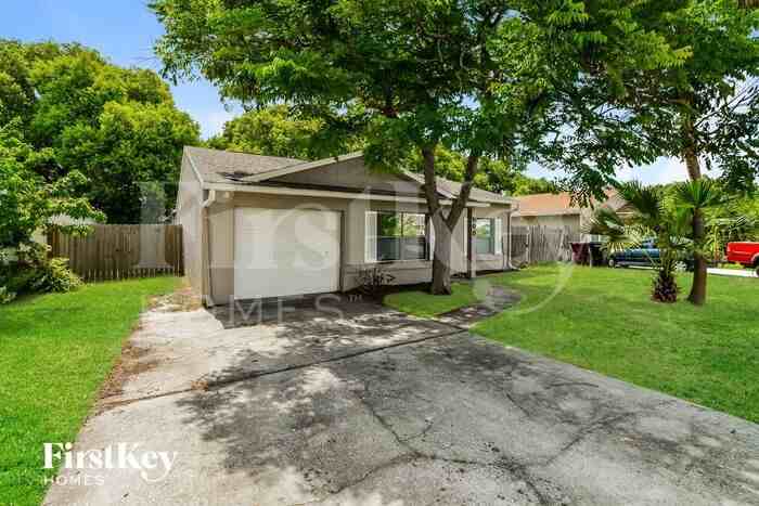 508 Hibiscus Pl - Photo 2 of 16