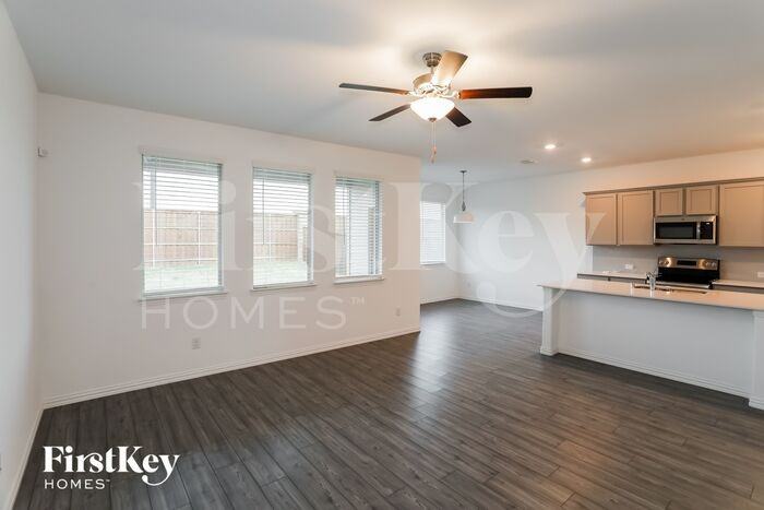 3401 Riverside Dr - Photo 2 of 15