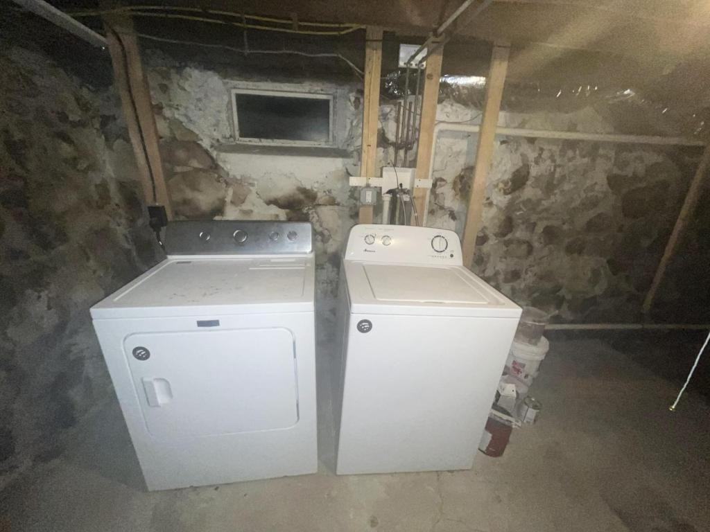 64 Alpine Pl - Photo 2 of 9