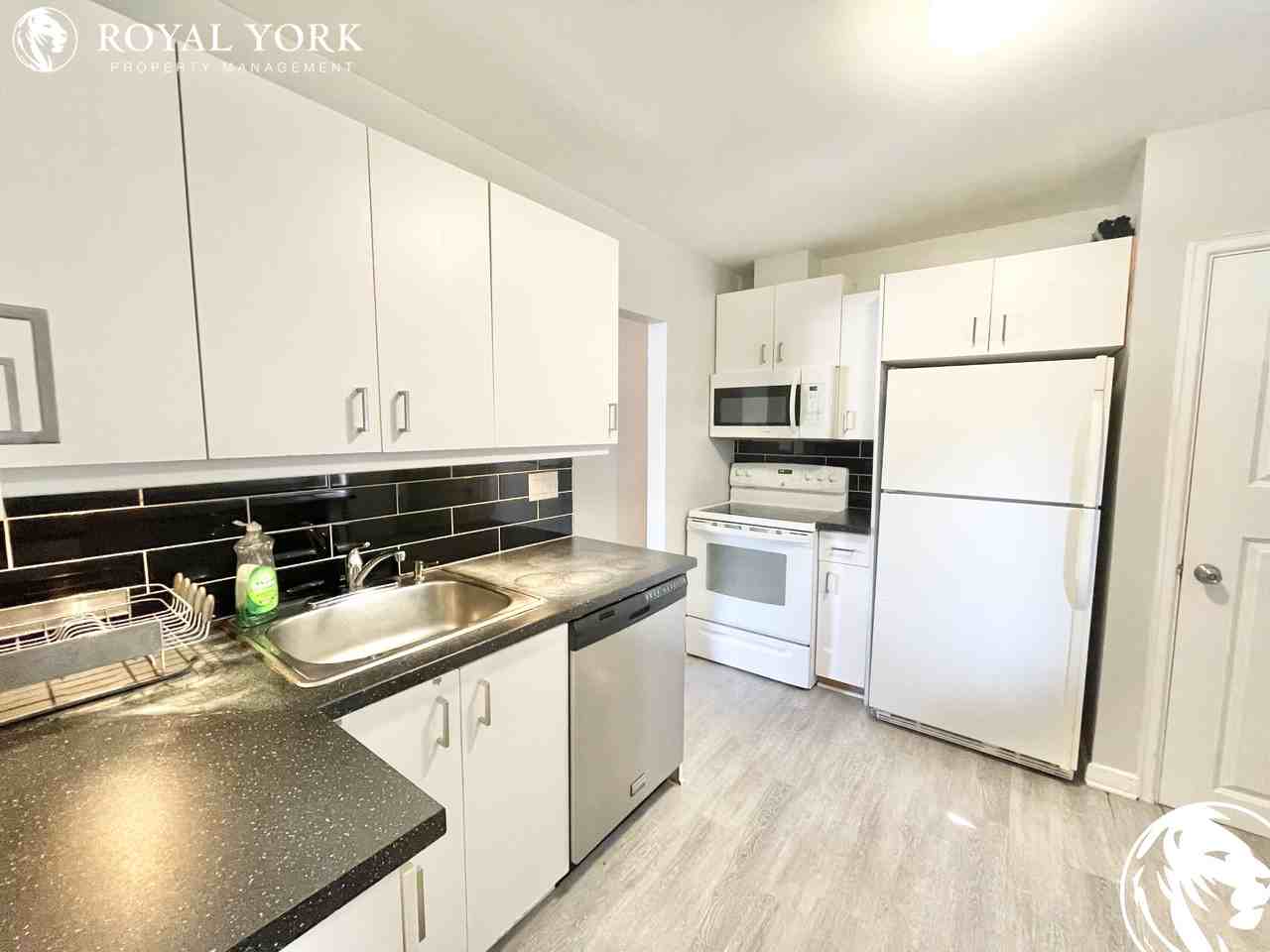 A-1240 Adirondack Drive, Ottawa, Ontario K2C 2V3 - Photo 3 of 21