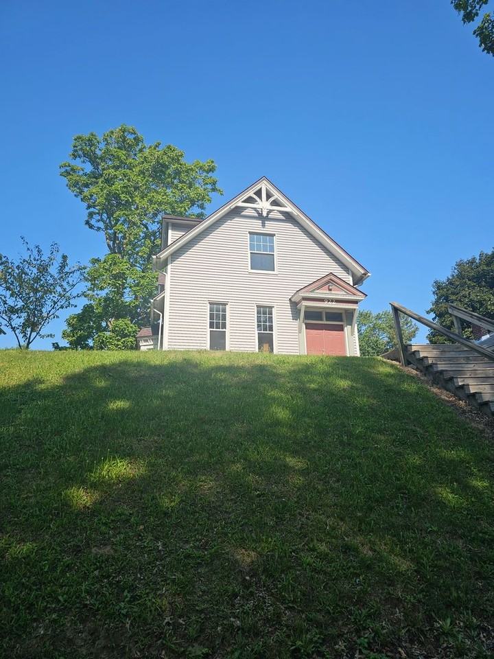 922 N Myrtle St - Photo 2 of 12