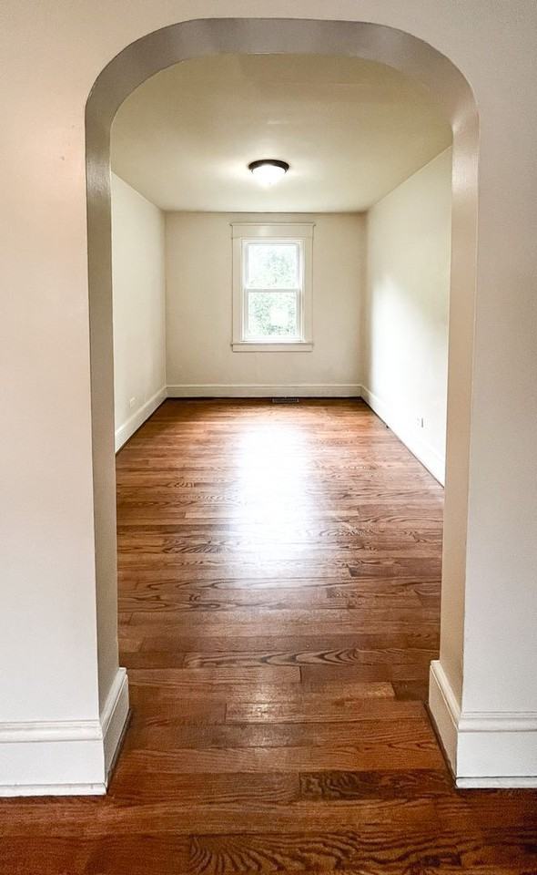 1137 Locust Ave - Photo 2 of 10
