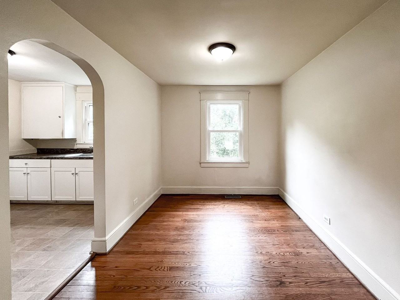 1137 Locust Ave - Photo 3 of 10