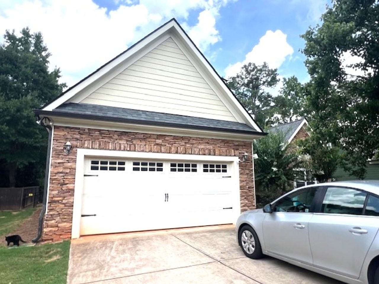 1180 Brighton Ln - Photo 3 of 21