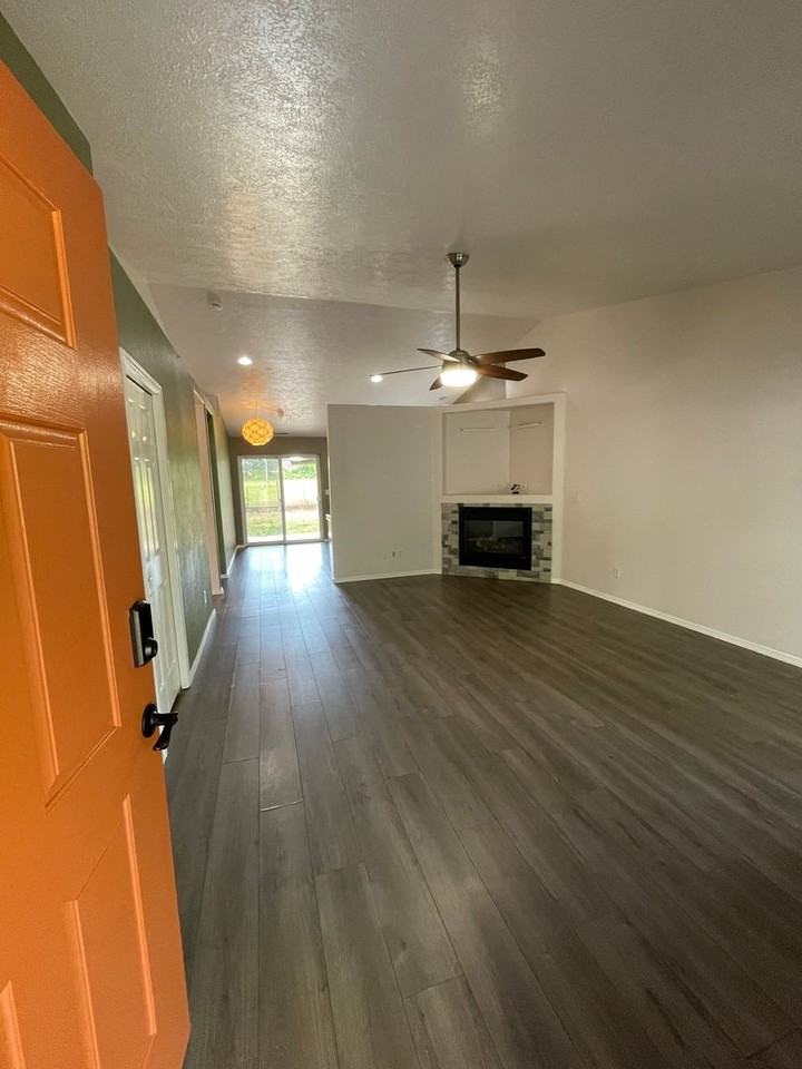 738 Monmouth Ave S - Photo 3 of 28