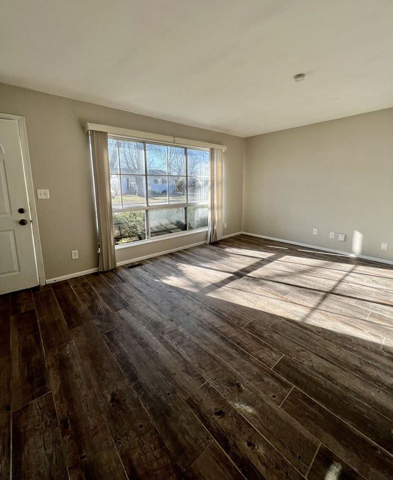 1426 Dillon Dr - Photo 2 of 10