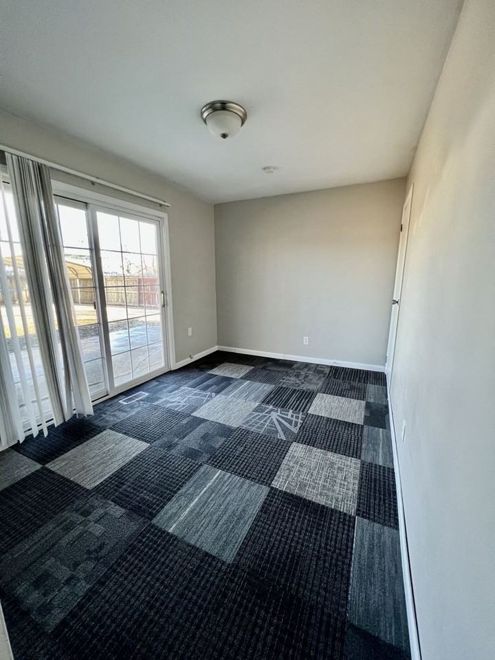 1426 Dillon Dr - Photo 6 of 10