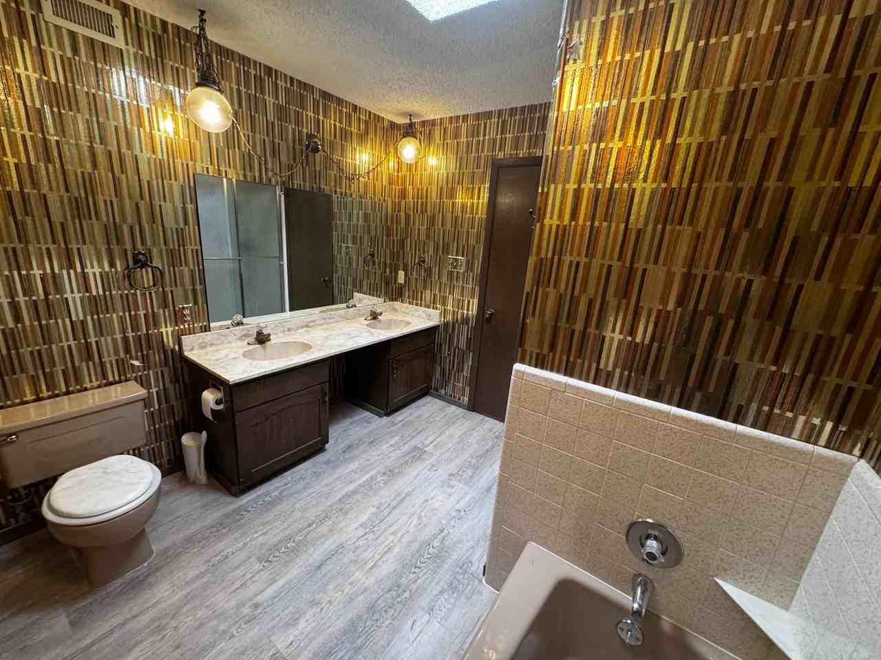 1705 Live Oak Pl - Photo 3 of 9
