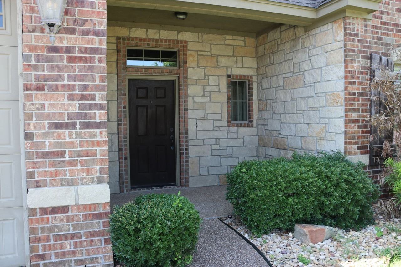 3116 Stallion Dr - Photo 3 of 32