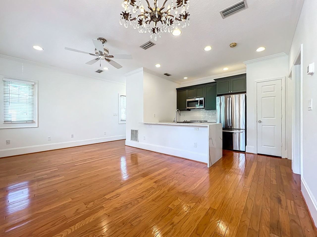 612 E Livingston St - Photo 2 of 36