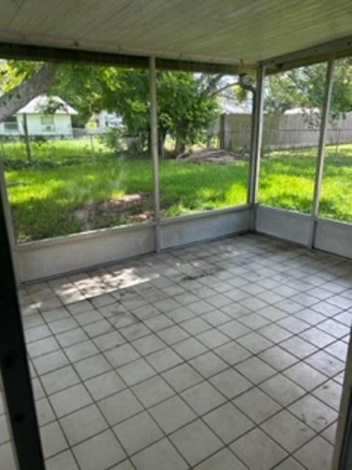 11120 Harding Dr - Photo 3 of 20