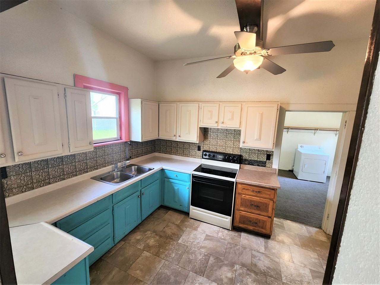 141 6th St Ne - Photo 3 of 15