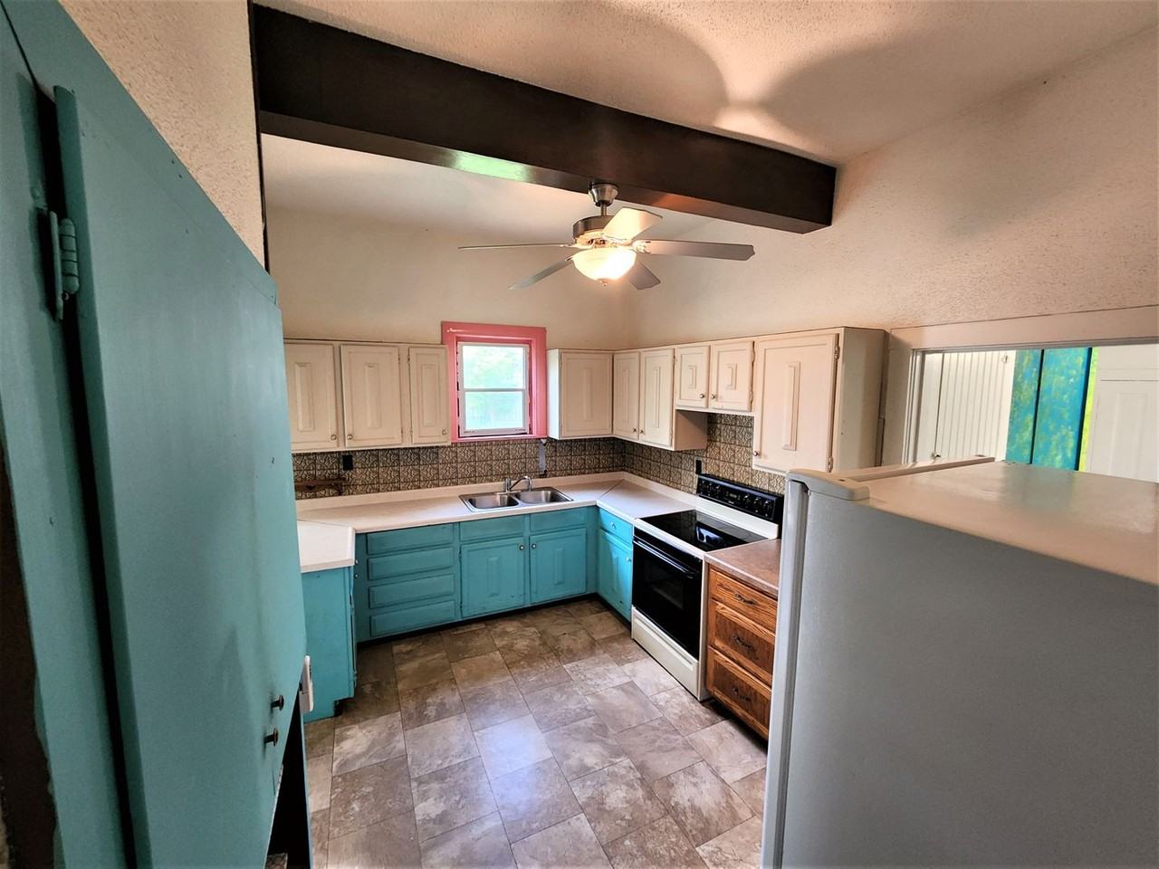 141 6th St Ne - Photo 4 of 15