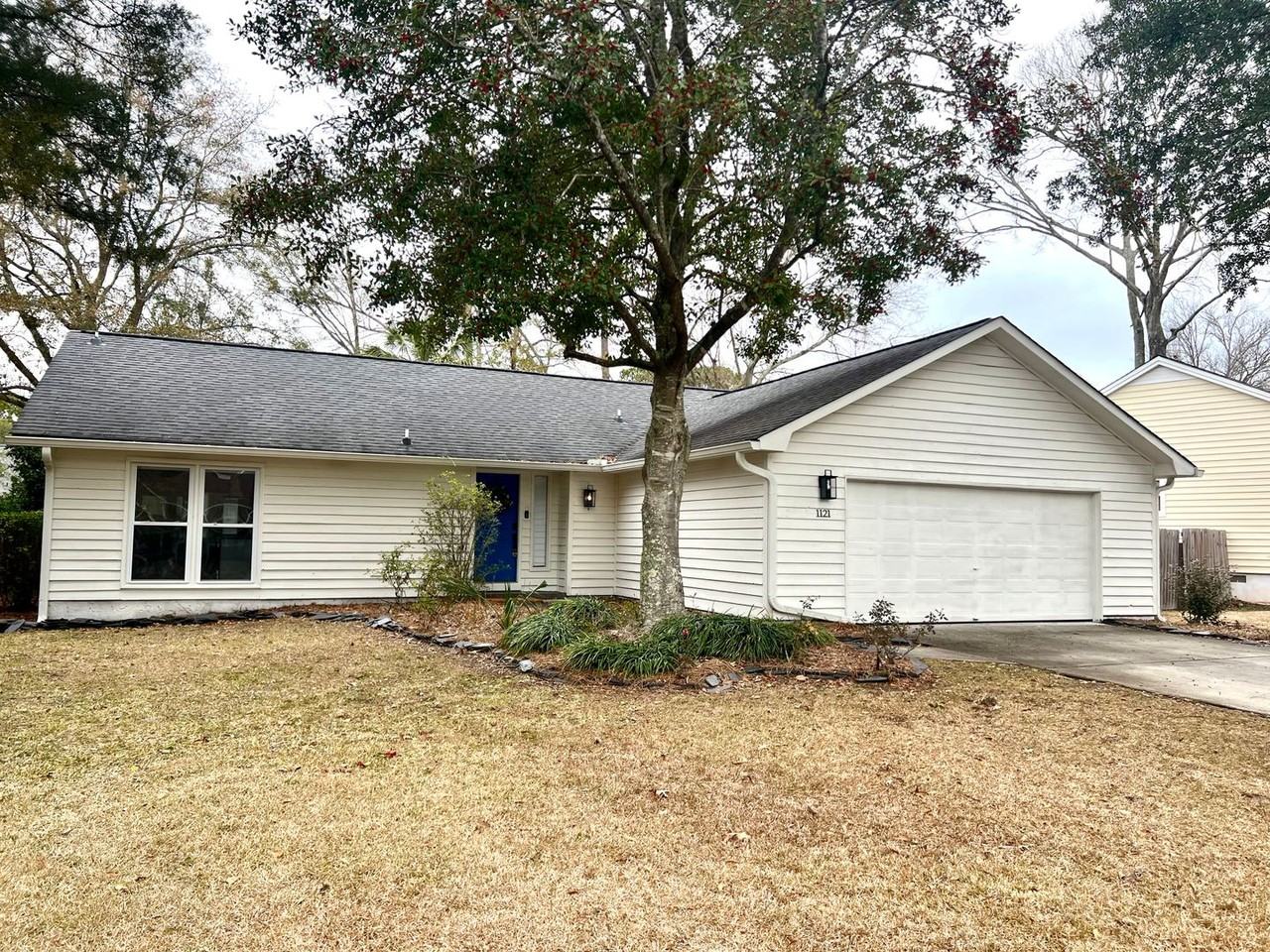 1121 Parkway Dr - Photo 2 of 32