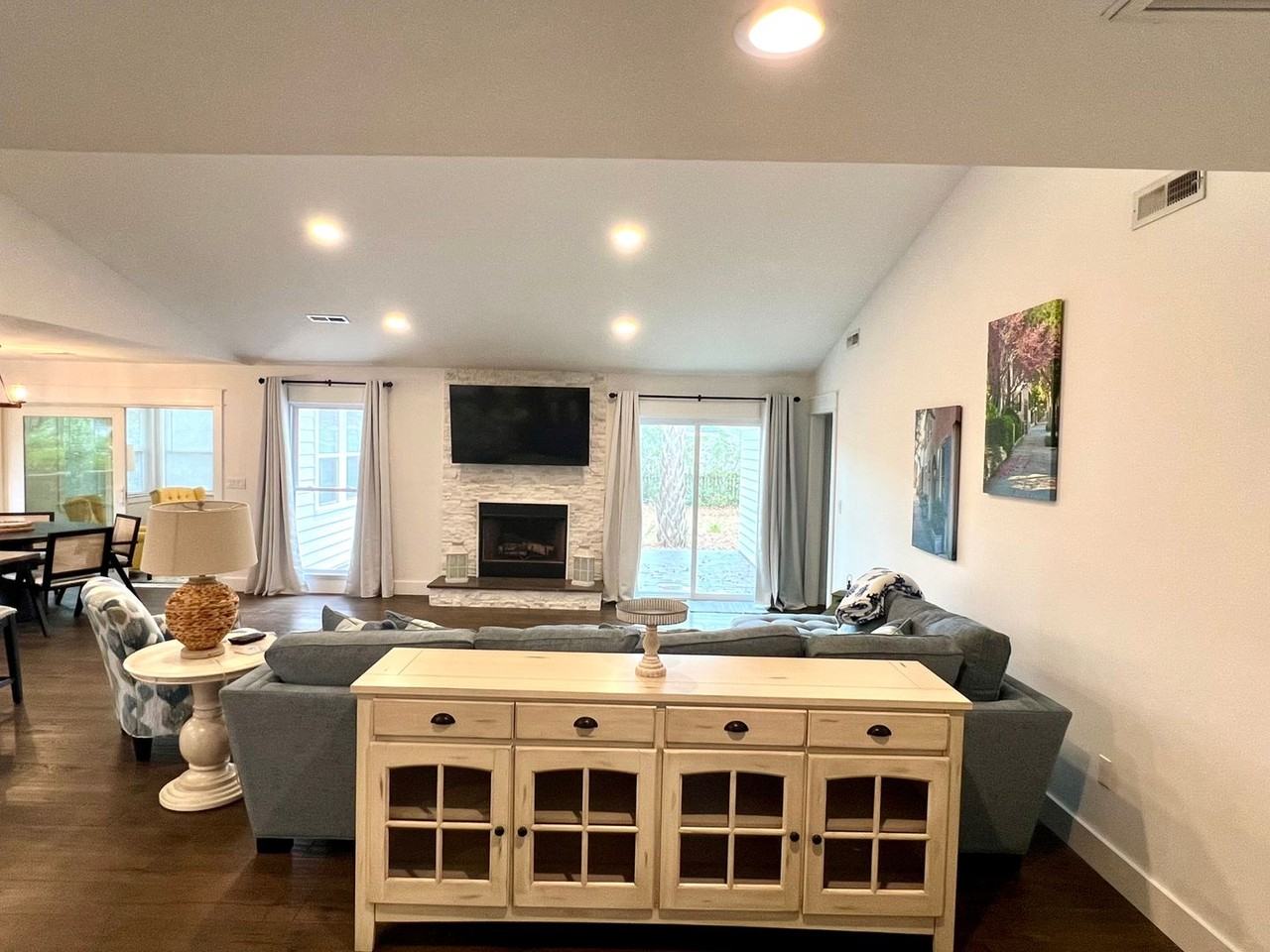 1121 Parkway Dr - Photo 3 of 32