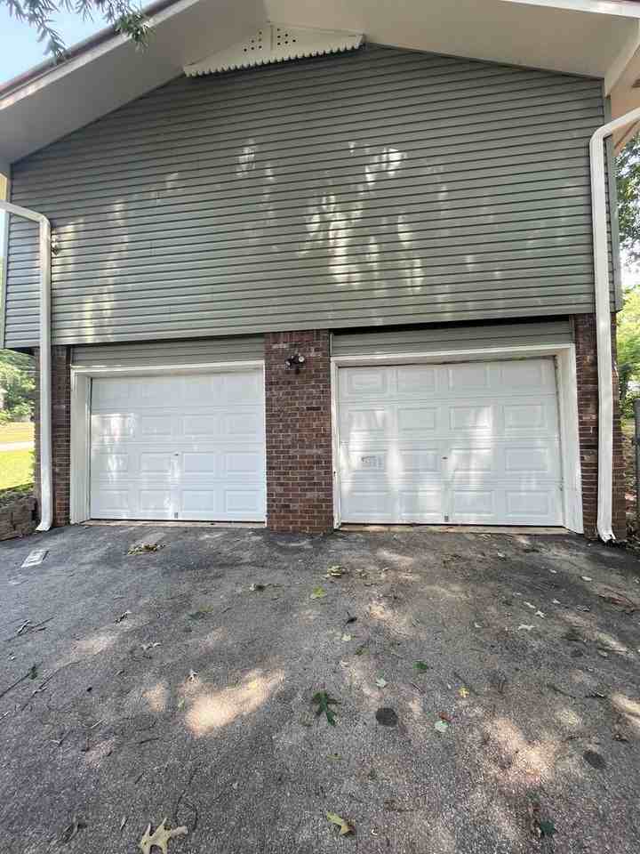 817 South Valleywood Circle - Photo 3 of 23