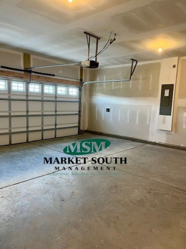 114 Binscombe Ln - Photo 6 of 46