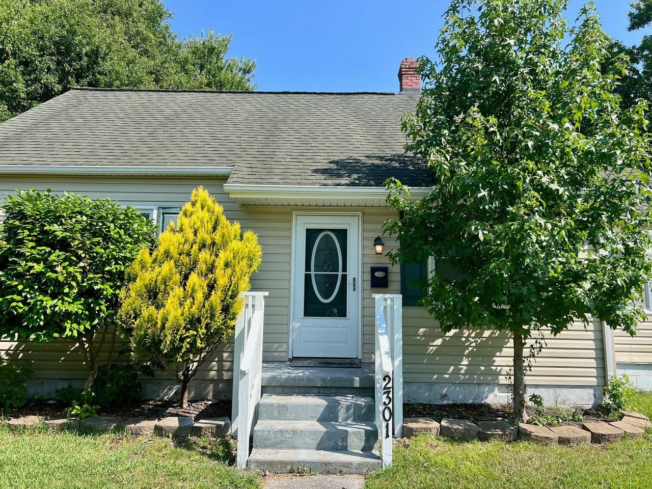 2301 Dominion Ave - Photo 3 of 34