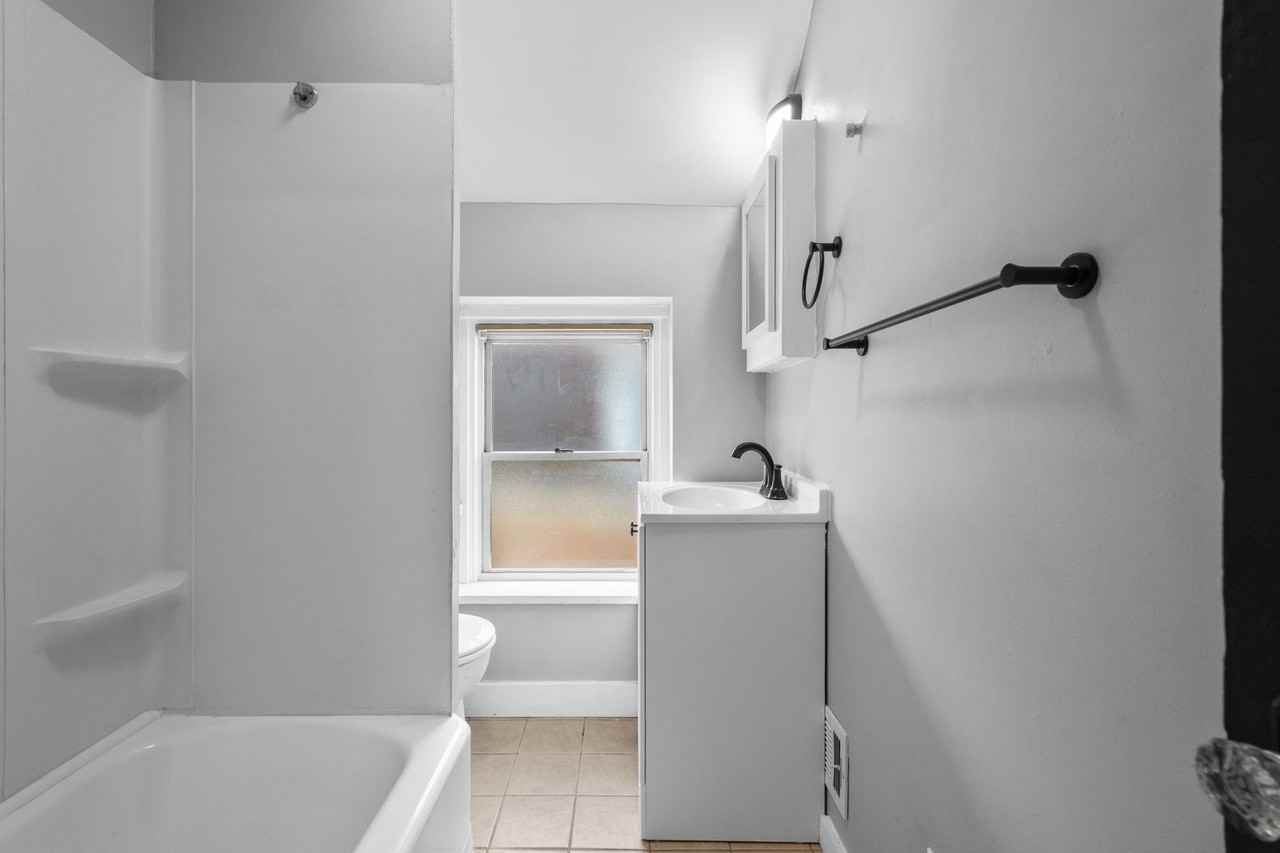 1712 Amanda St - Photo 2 of 24