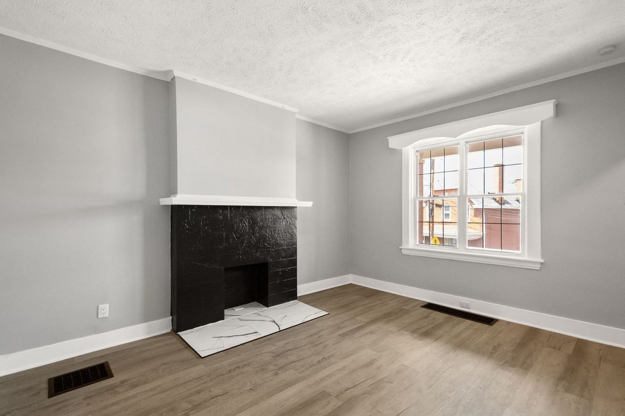 1712 Amanda St - Photo 3 of 24