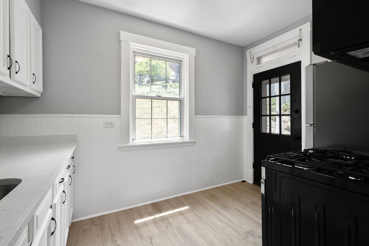 1712 Amanda St - Photo 6 of 24