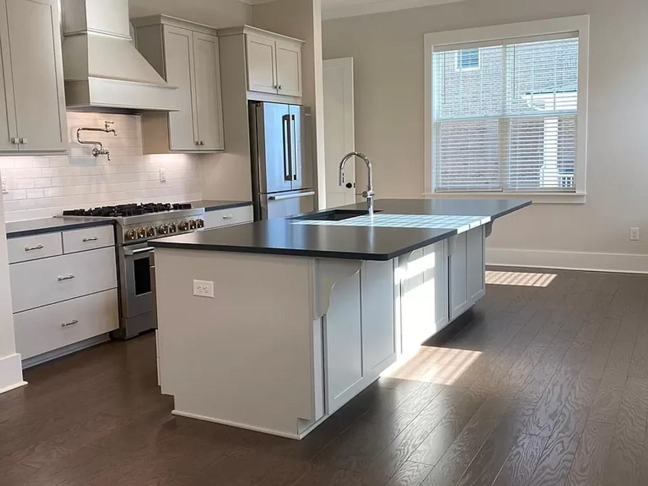 24 Whitner St - Photo 3 of 15