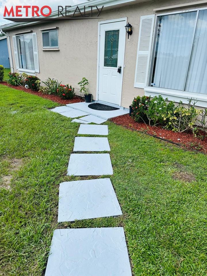 372 Southwest Belmont Circle - Photo 3 of 18