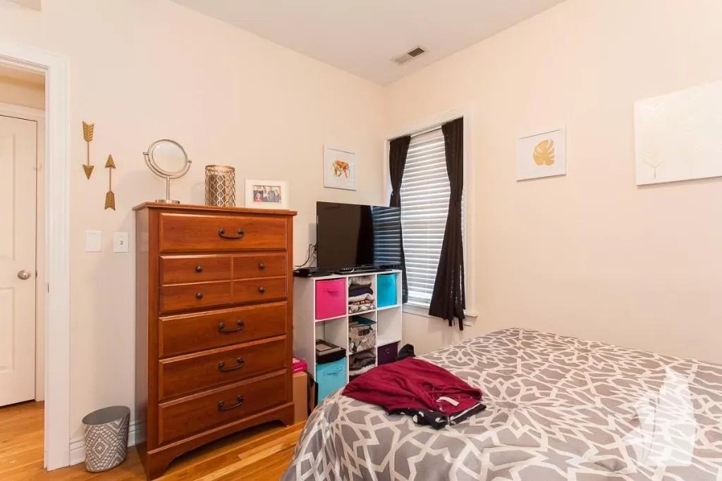 1516 W Waveland Ave #1 - Photo 5 of 10