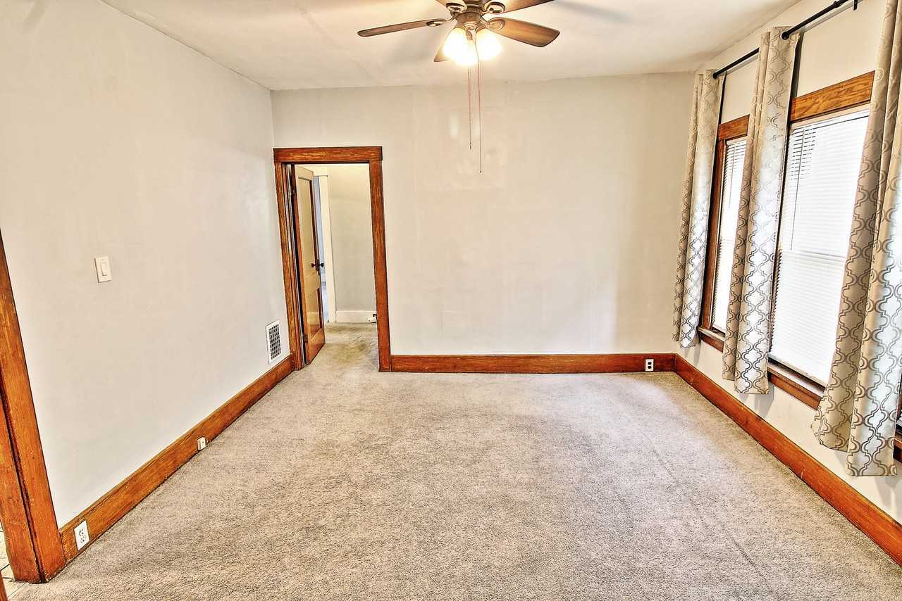 37 Sterling Ave - Photo 4 of 17