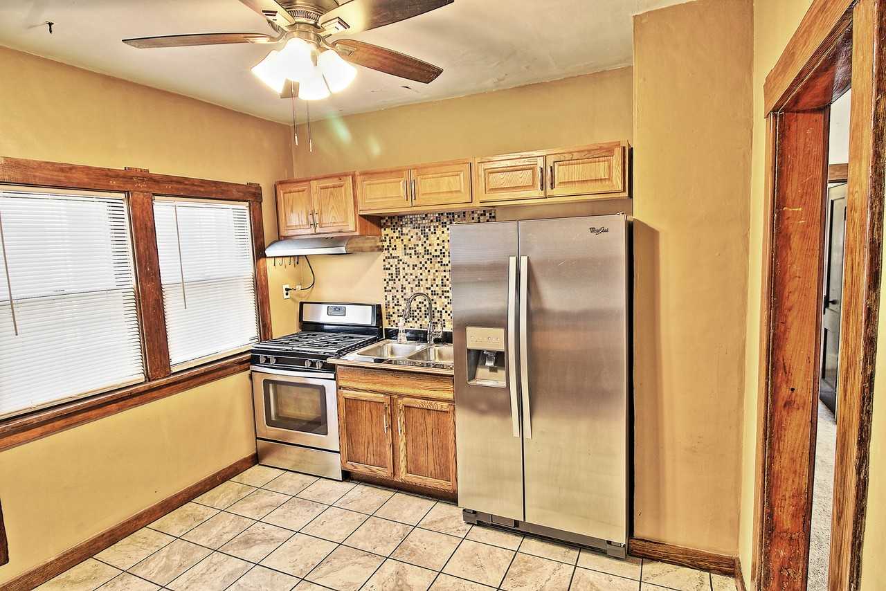37 Sterling Ave - Photo 7 of 17