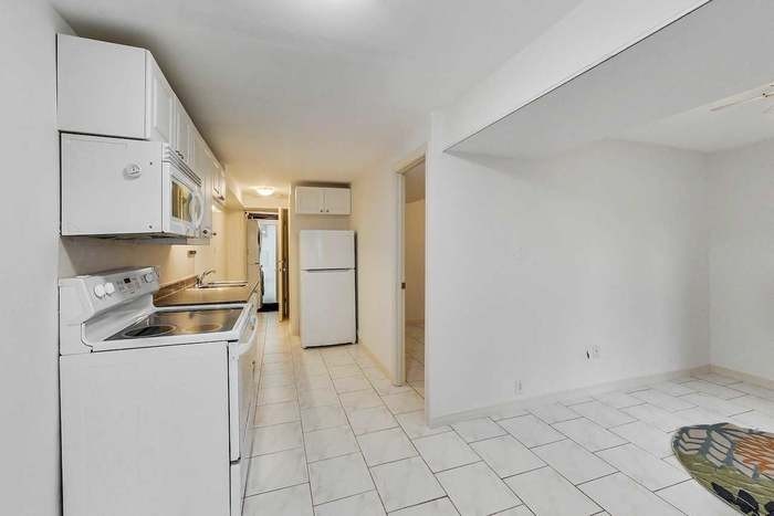 584 Northcliffe Boulevard #2B - Photo 5 of 11