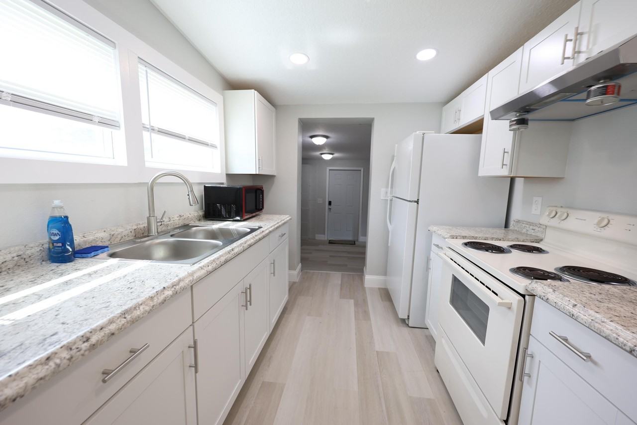 39th St - Photo 2 of 7