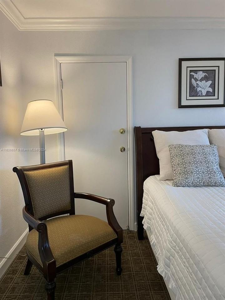 19201 19201 Collins AveAVAILFEBR #640 - Photo 6 of 11