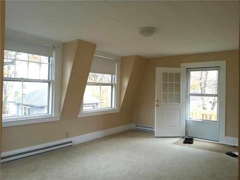 38 Crescent St - Photo 3 of 14